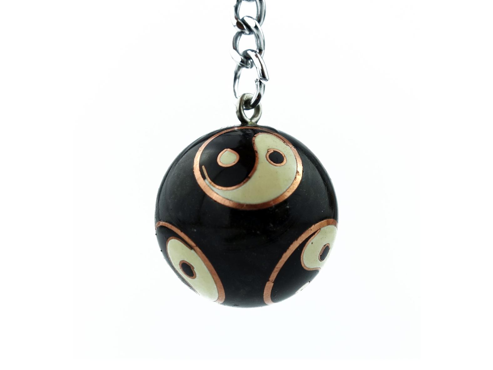 Cloisonné Klangkugel mit Yin Yang - Schlüsselanhänger  (ø  ca. 2,7 cm)