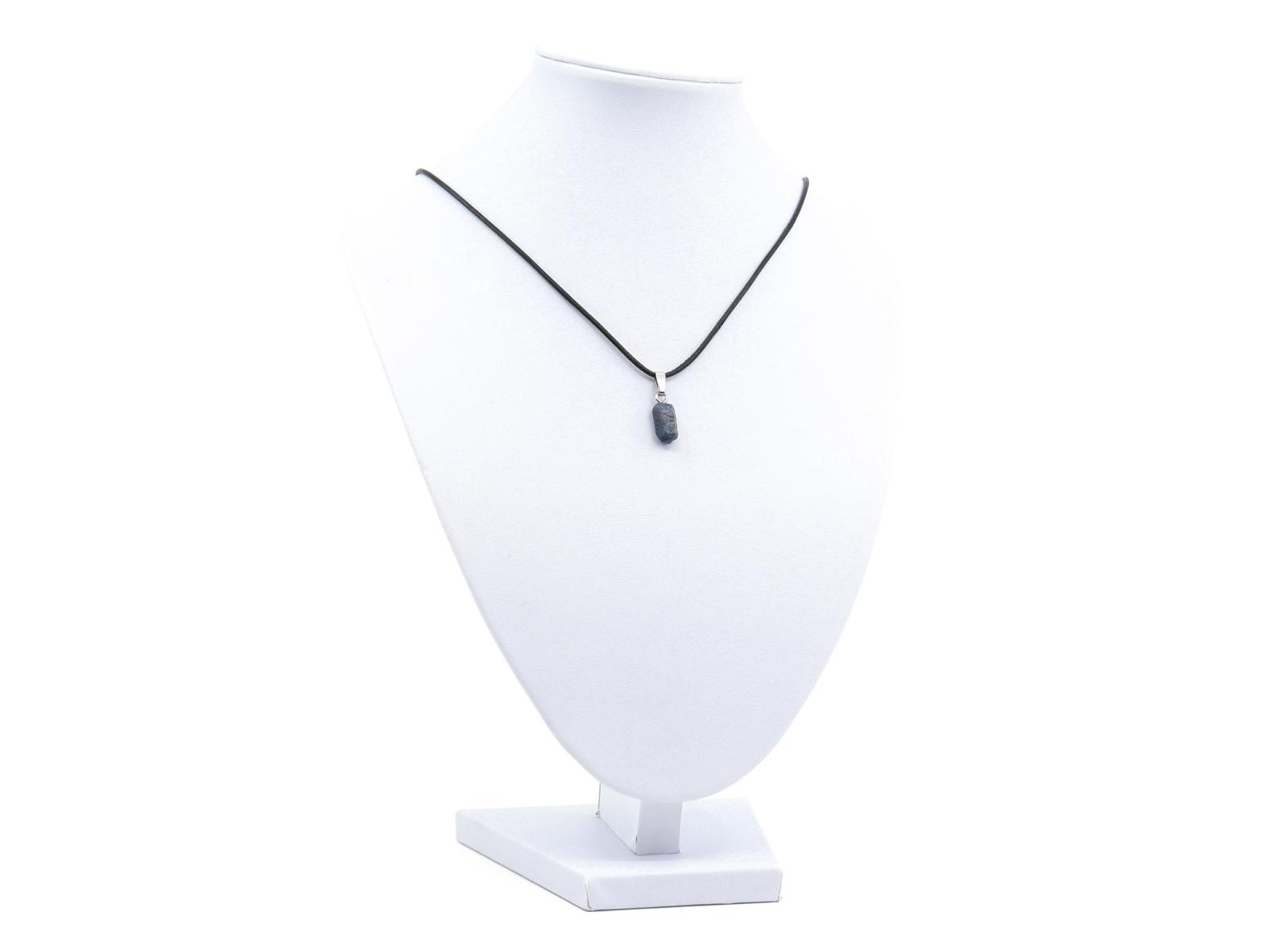 Saphir Naturkristall Anhänger mit 925er Silberöse - Edelstein / Heilstein - inkl. 1m Leder- oder Kunstleder Halsband (Schmuckstein)