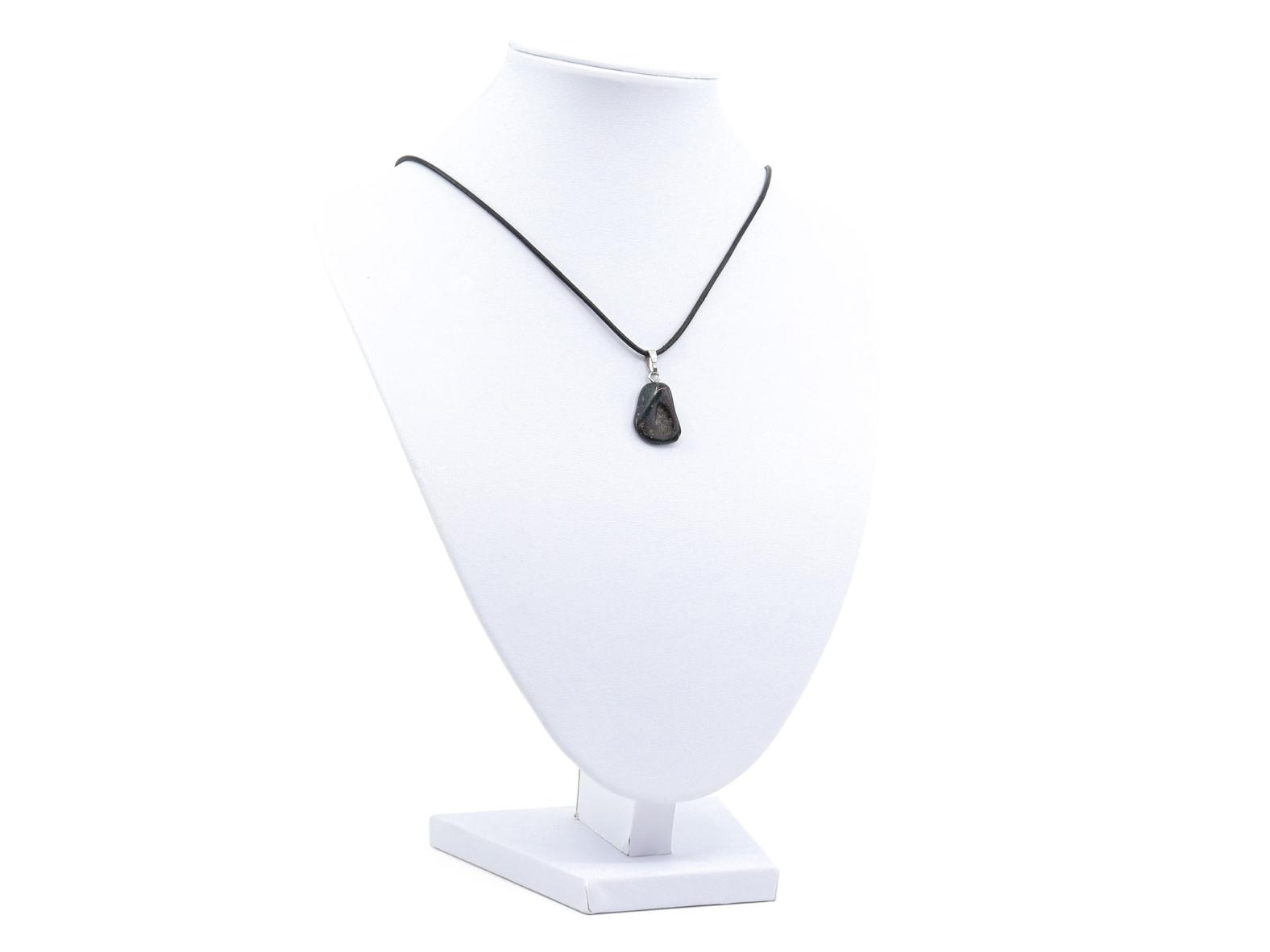Schwarzer Opal / Edelopal Anhänger mit 925er Silberöse - Edelstein / Heilstein - inkl. 1m Leder- oder Kunstleder Halsband (Schmuckstein)