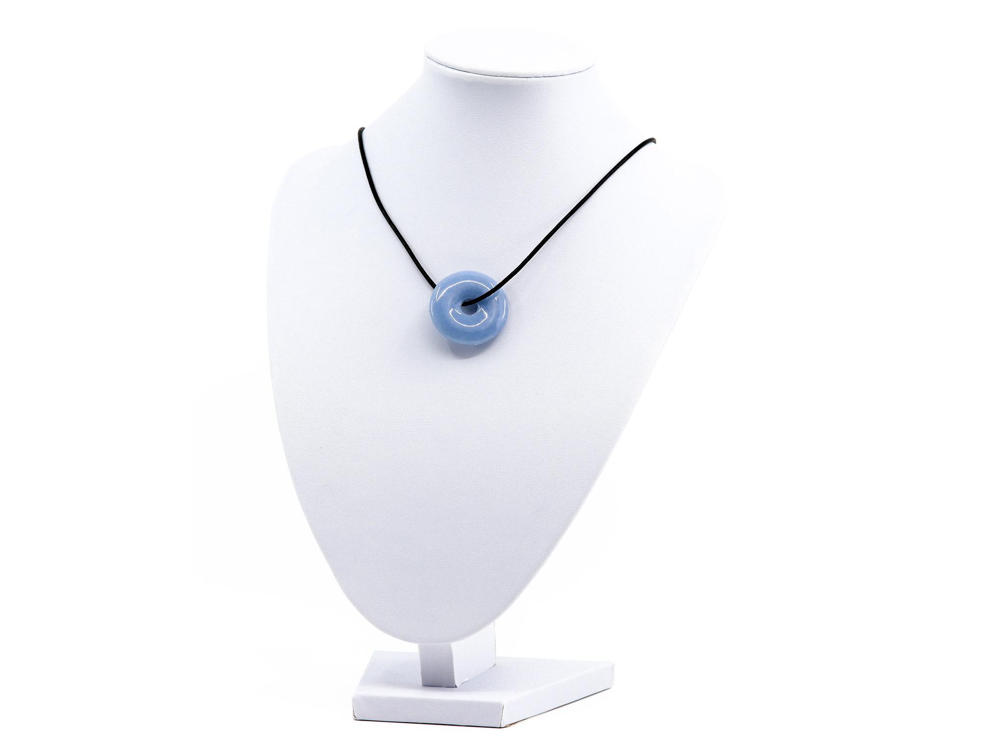 Anhydrit (Angelit) Donut Edelstein / Heilstein - inkl. 1m Leder- oder Kunstleder Halsband (Schmuckstein)