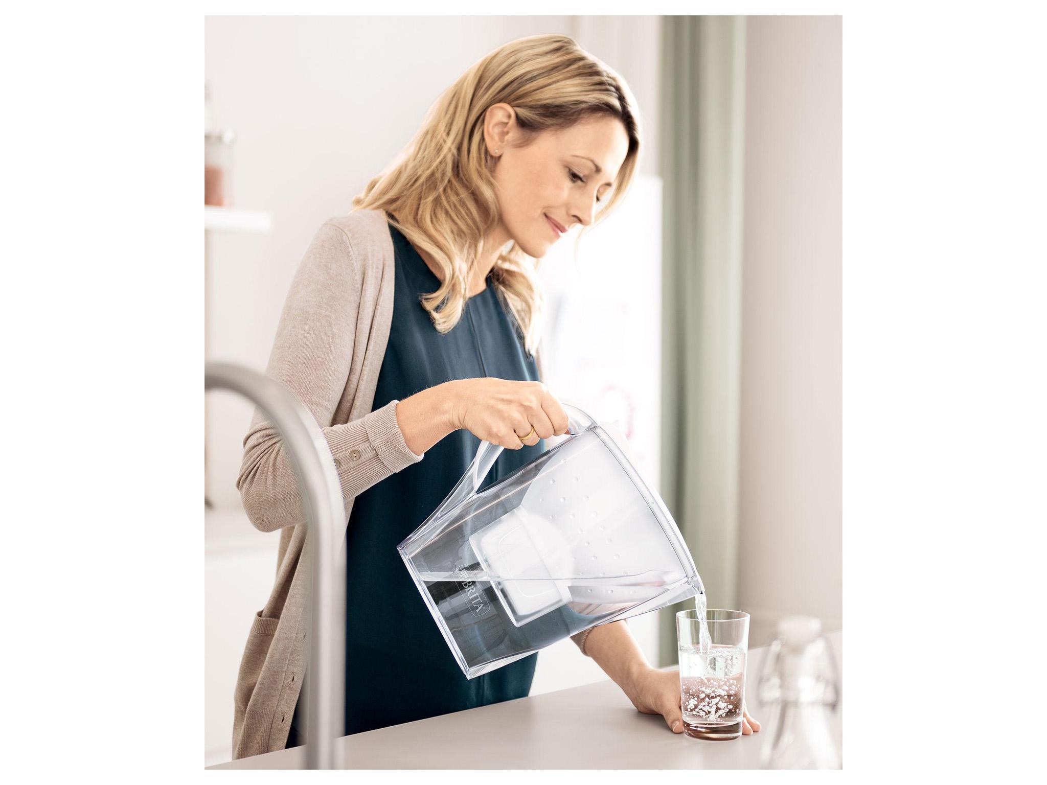 Brita Wasserfilter Marella - Weiss inkl. 1 MAXTRA Filter - Tischwasserfilter (2,4 Liter)