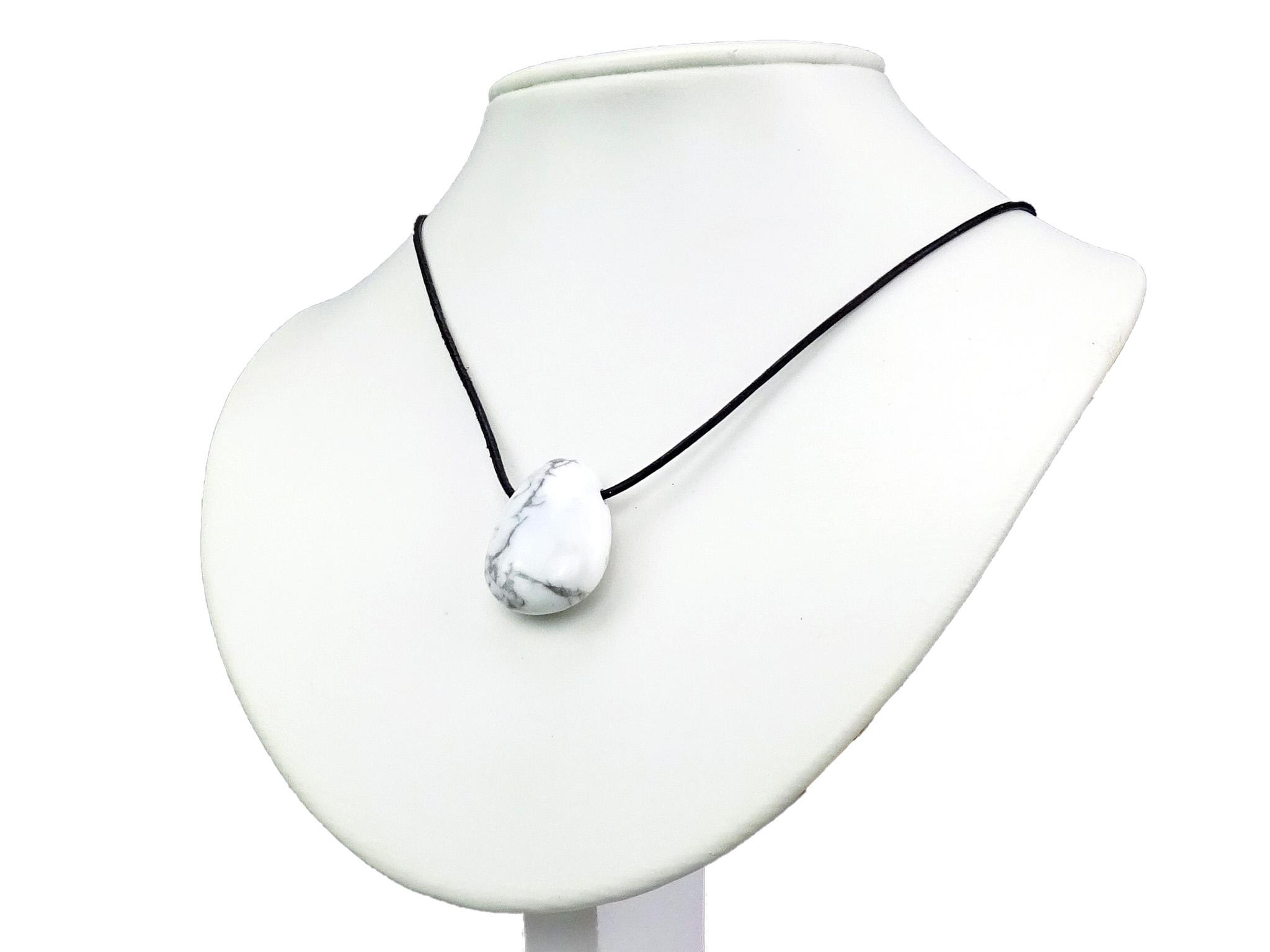 Howlite (Howlith) Edelstein / Heilstein + 1m Lederhalsband
