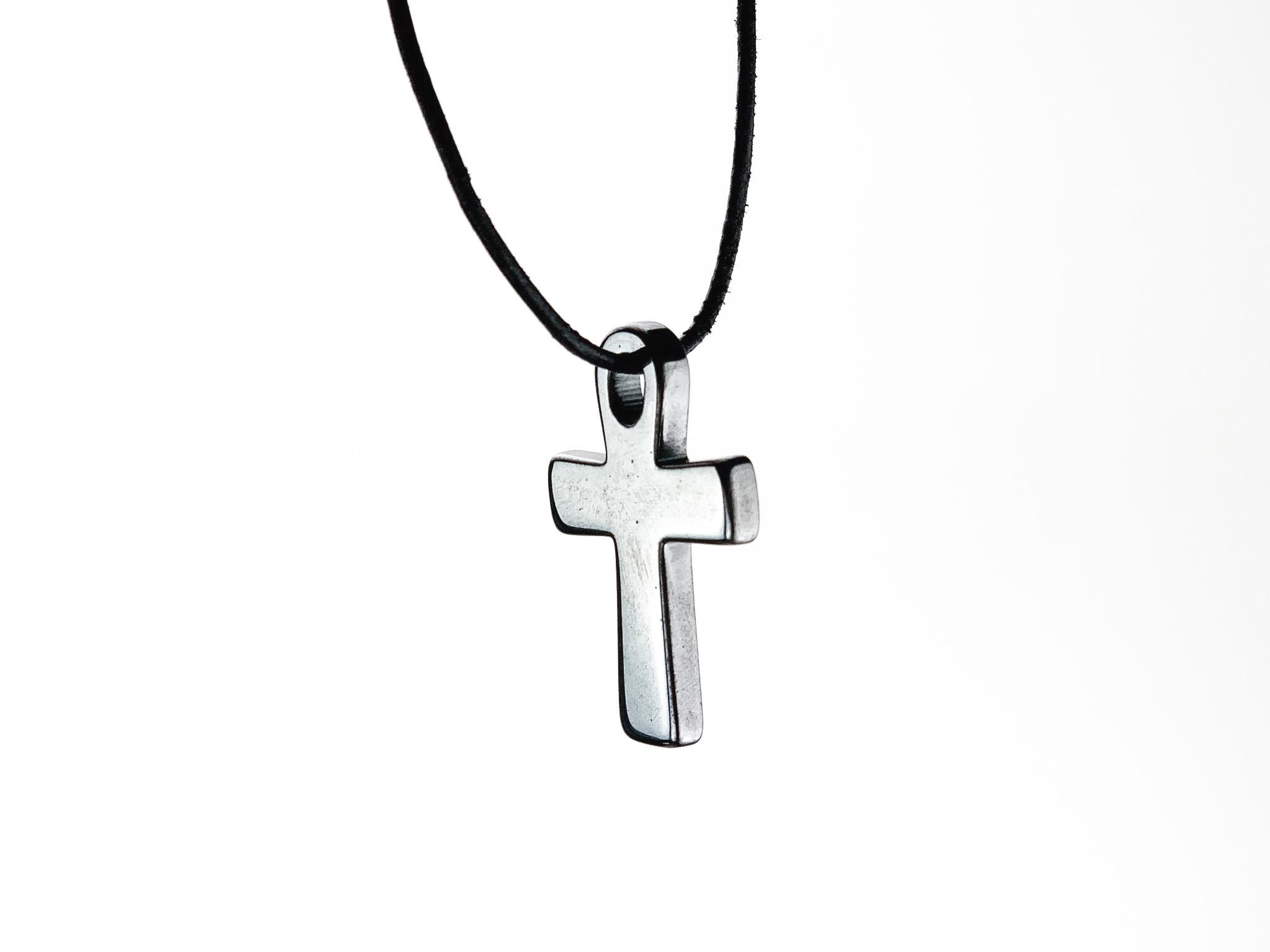 Kreuz Anhänger - Hämatin - inkl. 1m Lederhalsband