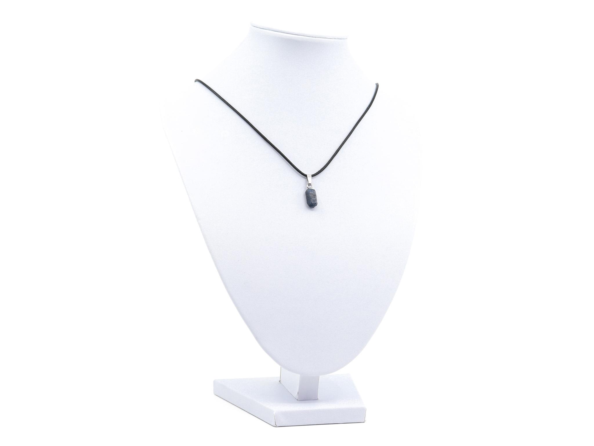 Saphir Naturkristall Anhänger mit 925er Silberöse - Edelstein / Heilstein - inkl. 1m Leder- oder Kunstleder Halsband (Schmuckstein)