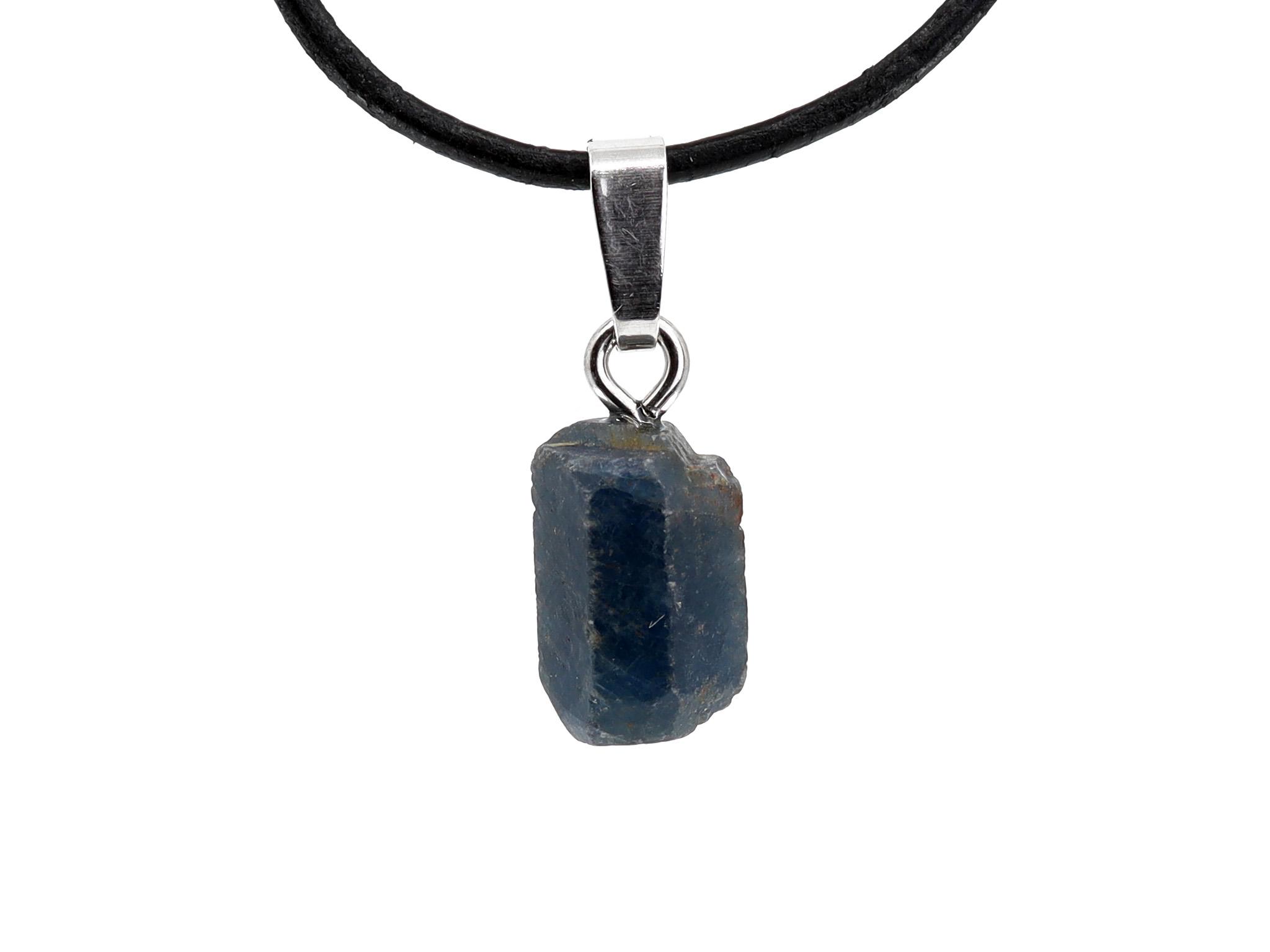 Saphir Naturkristall Anhänger mit 925er Silberöse - Edelstein / Heilstein - inkl. 1m Leder- oder Kunstleder Halsband (Schmuckstein)