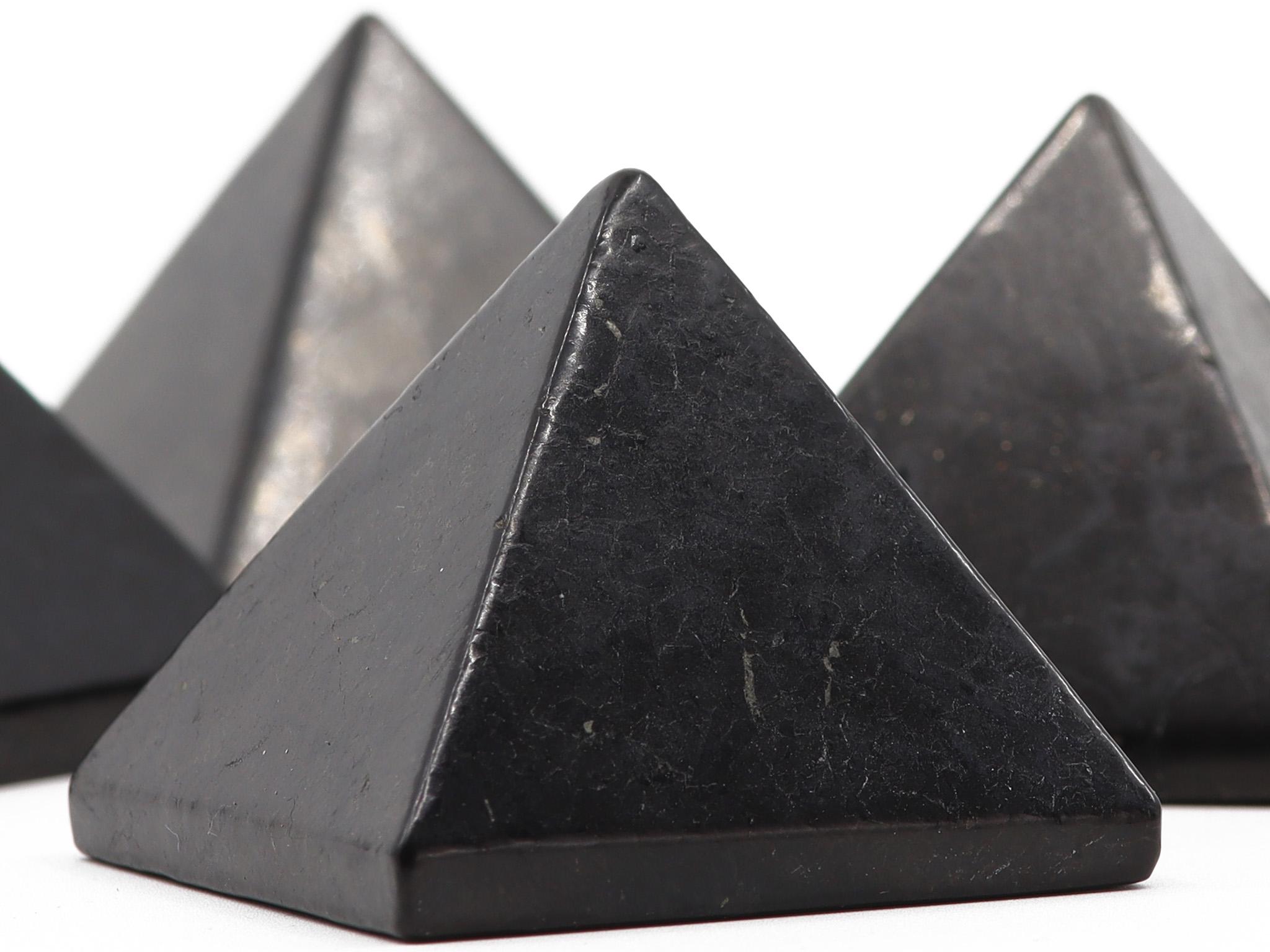 Schungit Pyramide Edelsteine Shungit  Schungitpyramide 40 mm 