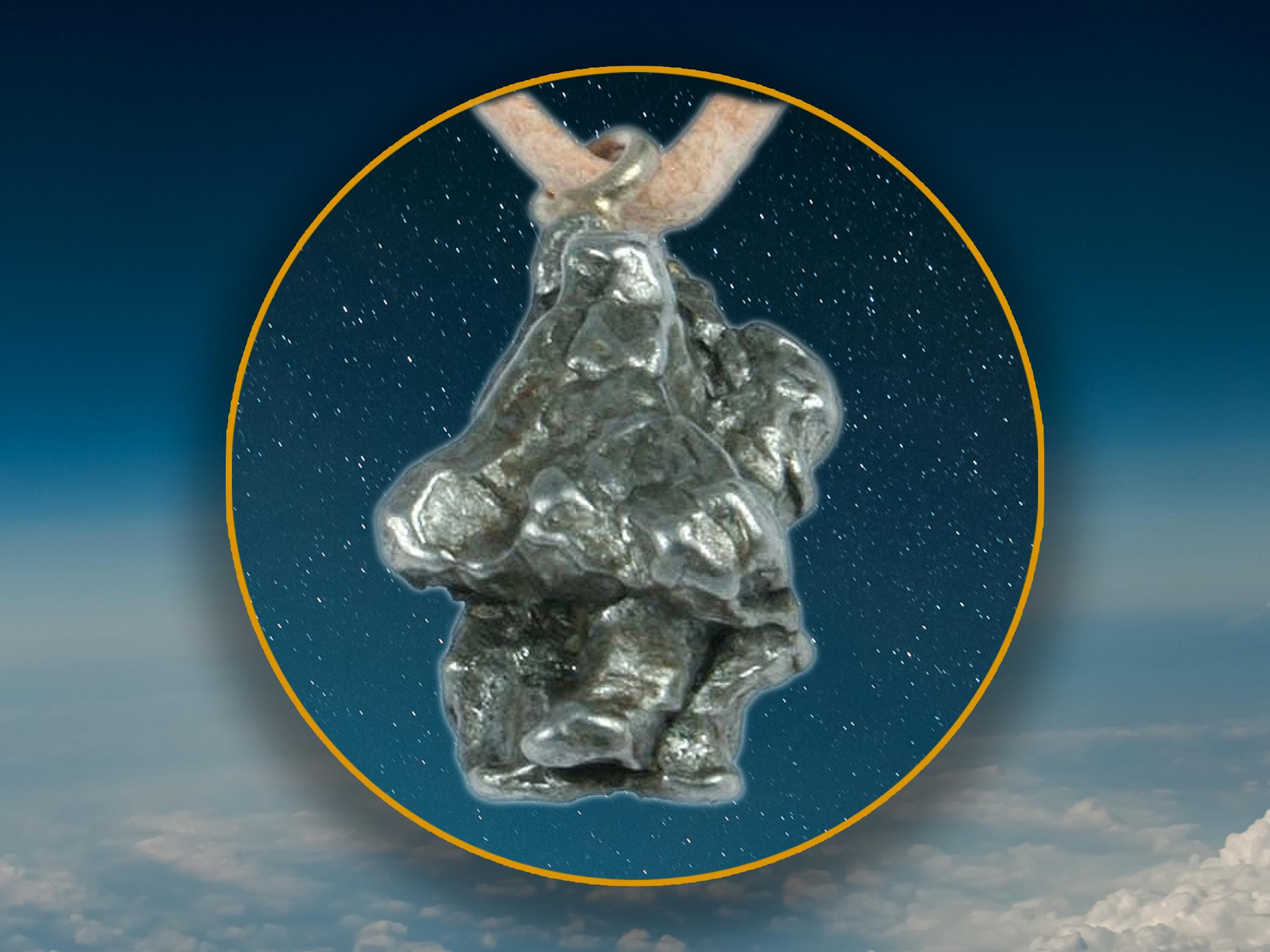 Sternschnuppe Anhänger mit 1m Halsband aus Leder - Ein Stück echter Meteorit aus Campo del Cielo, vor ca. 5000 Jahre aufgeschlagen
