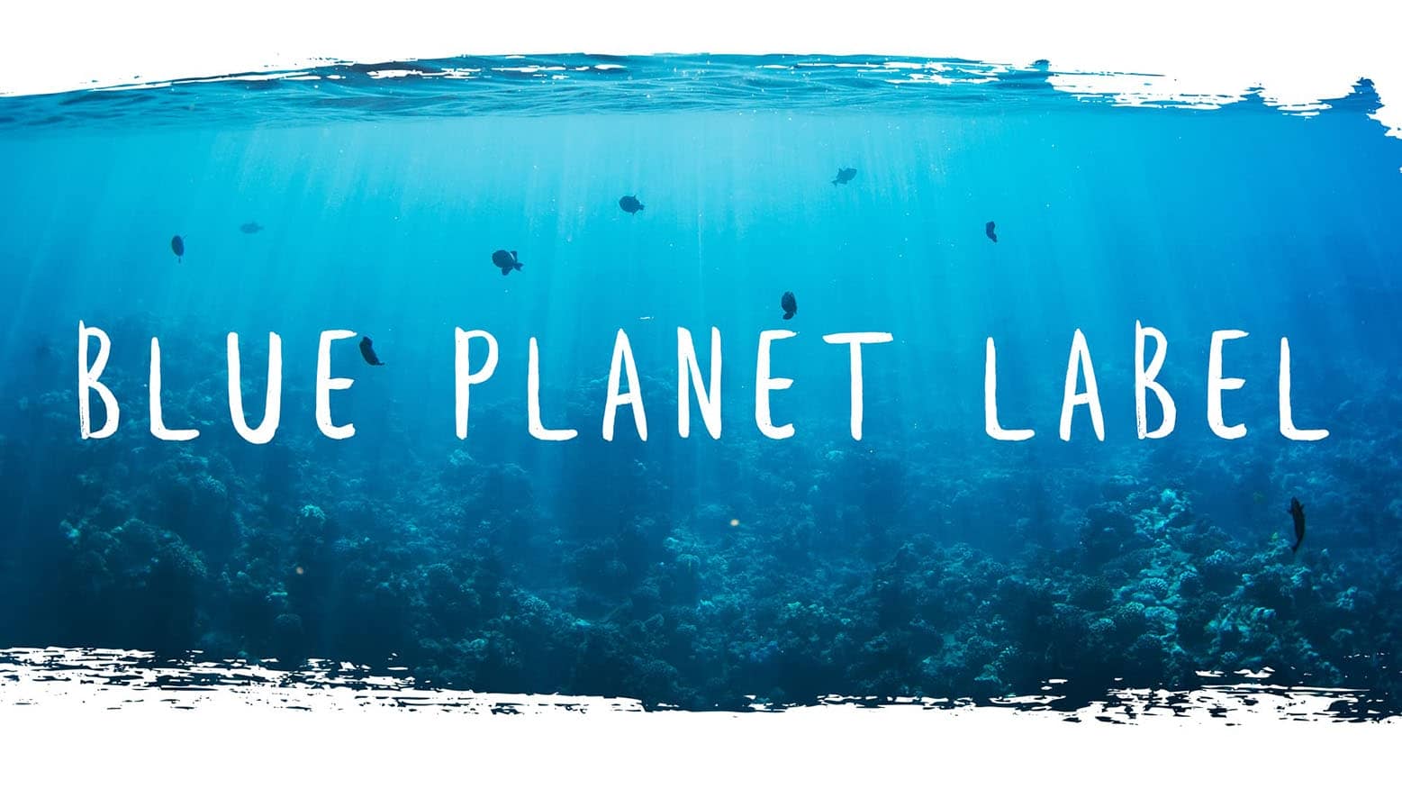 Logo Blue Planet Label avec fond sous-marin et texte de certification pour emballages sans plastique et sans microplastiques.