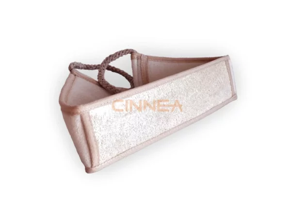 Cinnea Luffa Massage-Rückengurt mit strukturierter Naturgewebe-Seite und geflochtenen Schlaufen