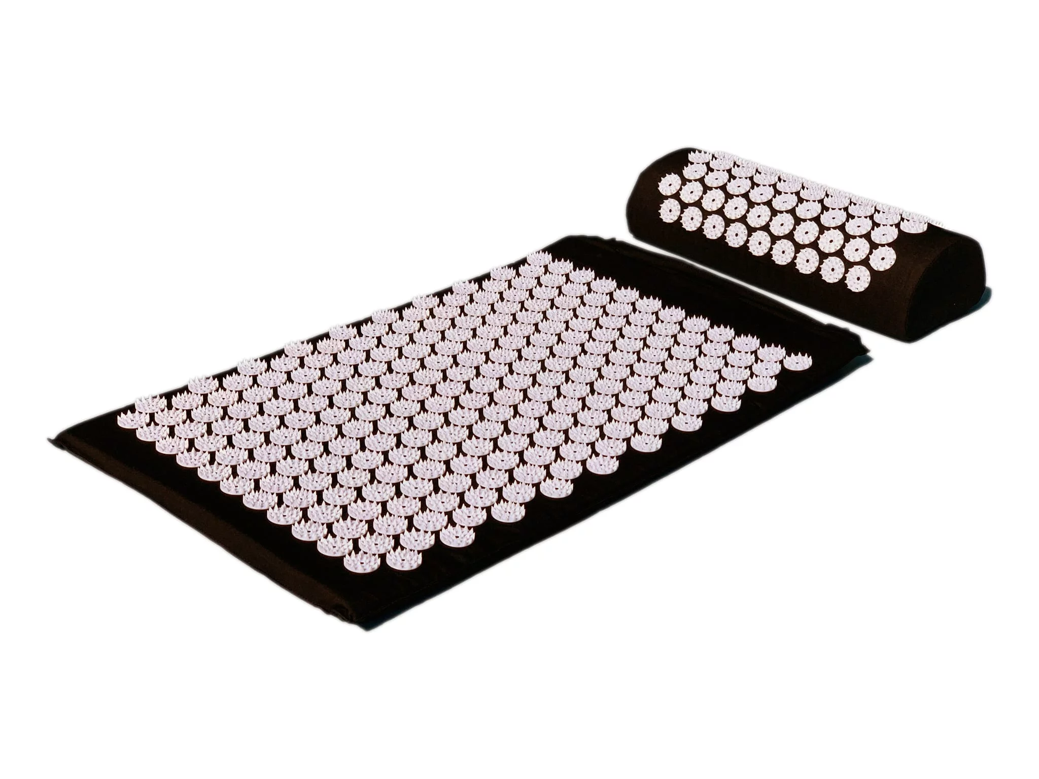Set d'acupression Shizuka avec tapis noir et coussin en vue produit oblique
