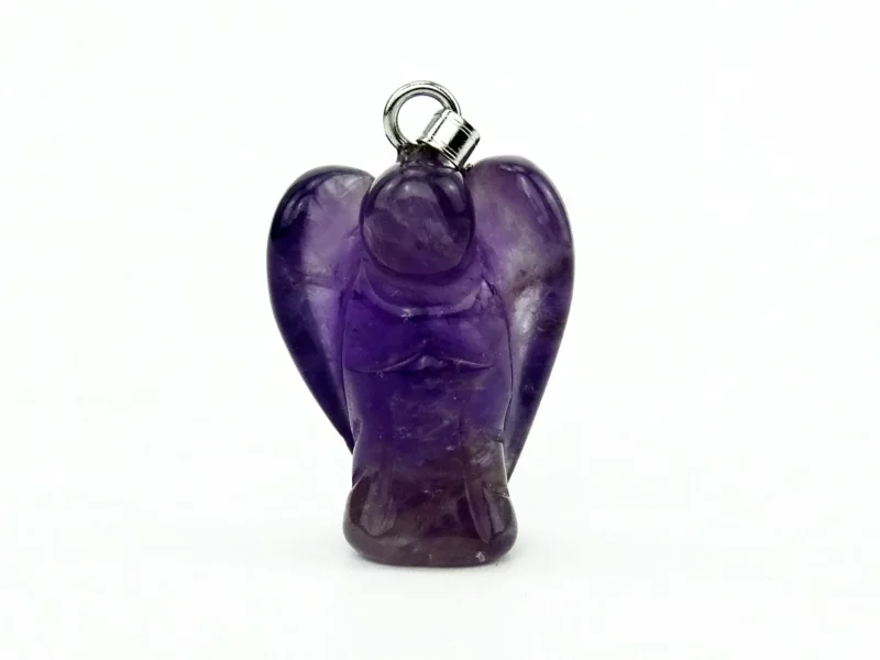 Amethyst Engel Anhänger in violetter Naturstein-Optik mit silberfarbener Öse in Frontansicht