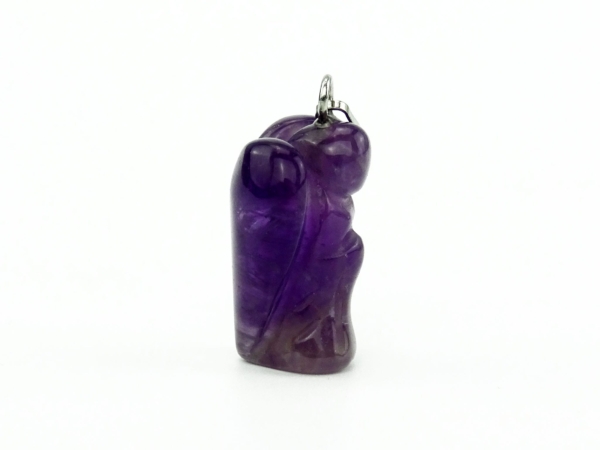 Pendentif ange en améthyste en pierre naturelle violette polie, vue latérale détaillée