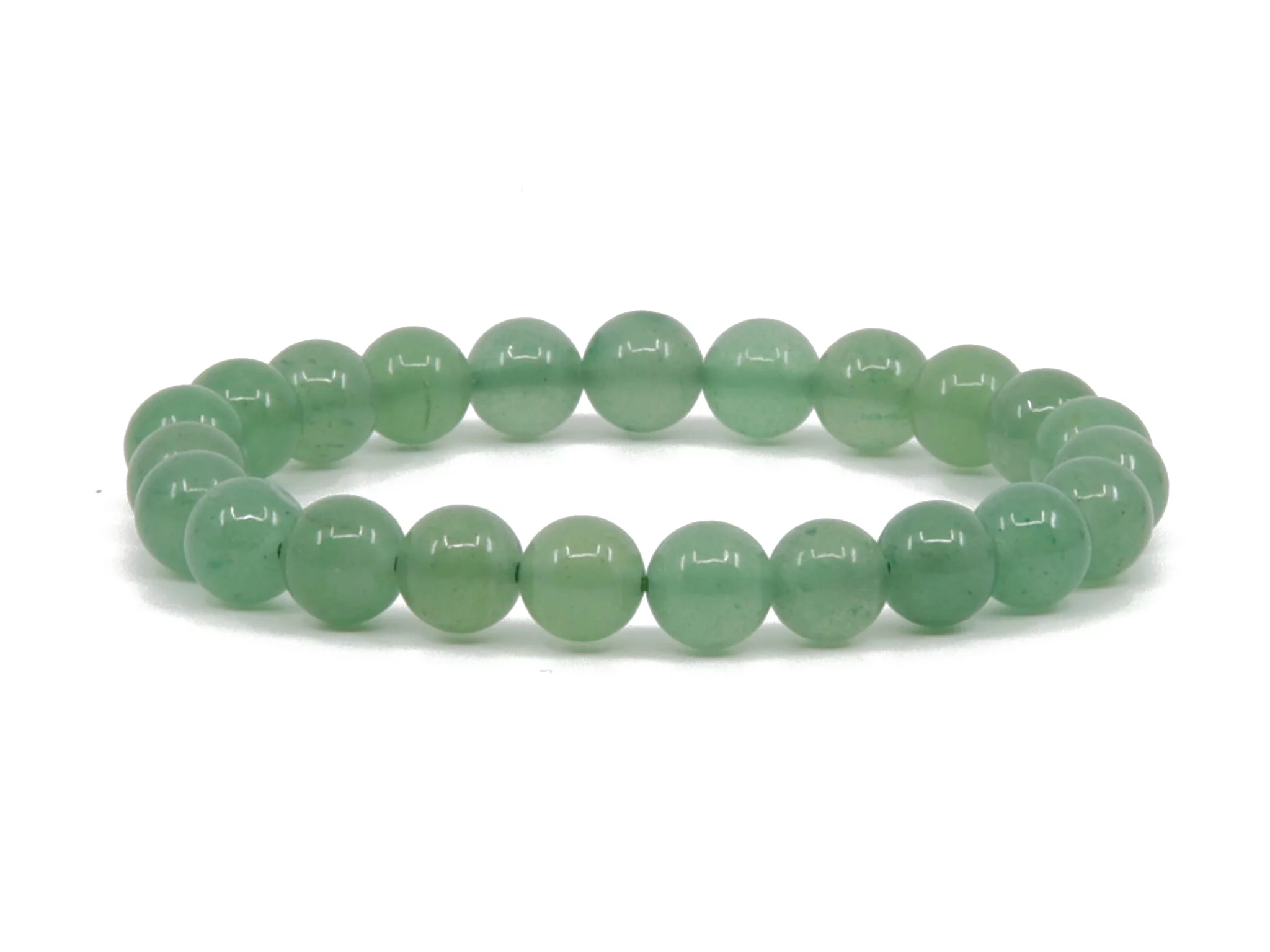 Bracciale in pietra preziosa avventurina con sfere verdi rotonde su sfondo bianco in vista frontale