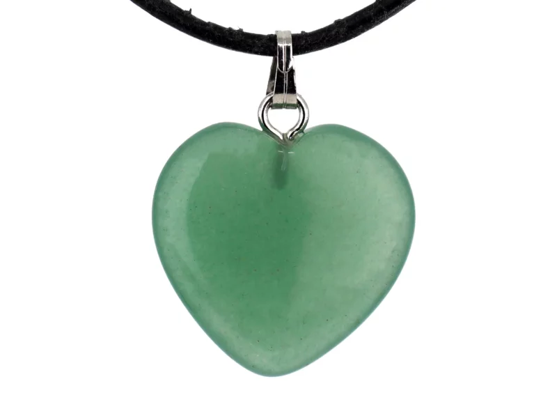 Aventurin Herz Edelstein Anhänger in Grün mit silberfarbener Öse an schwarzem Halsband