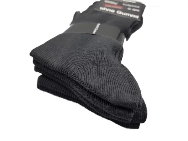 Baumwoll Komfort Socken in Schwarz mit sichtbarer handgekettelter Spitze in Nahansicht