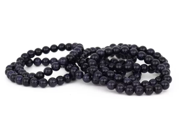 Blaufluss Armband mit mehreren dunkelblauen Kugelarmbändern auf weissem Hintergrund