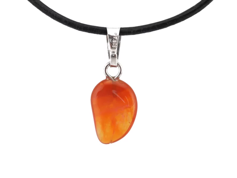 Feueropal Edelstein Anhänger in leuchtendem Orange mit 925er Silberöse an schwarzer Halskette
