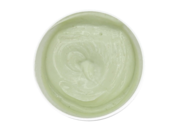 Baume Moule à Lèvres Vertes Eucalyptus comme crème vert clair en vue de dessus