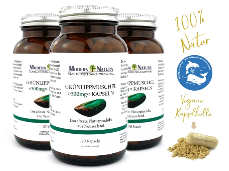 Grünlippmuschel Kapseln im Dreierpack mit drei Gläsern auf heller Produktansicht
