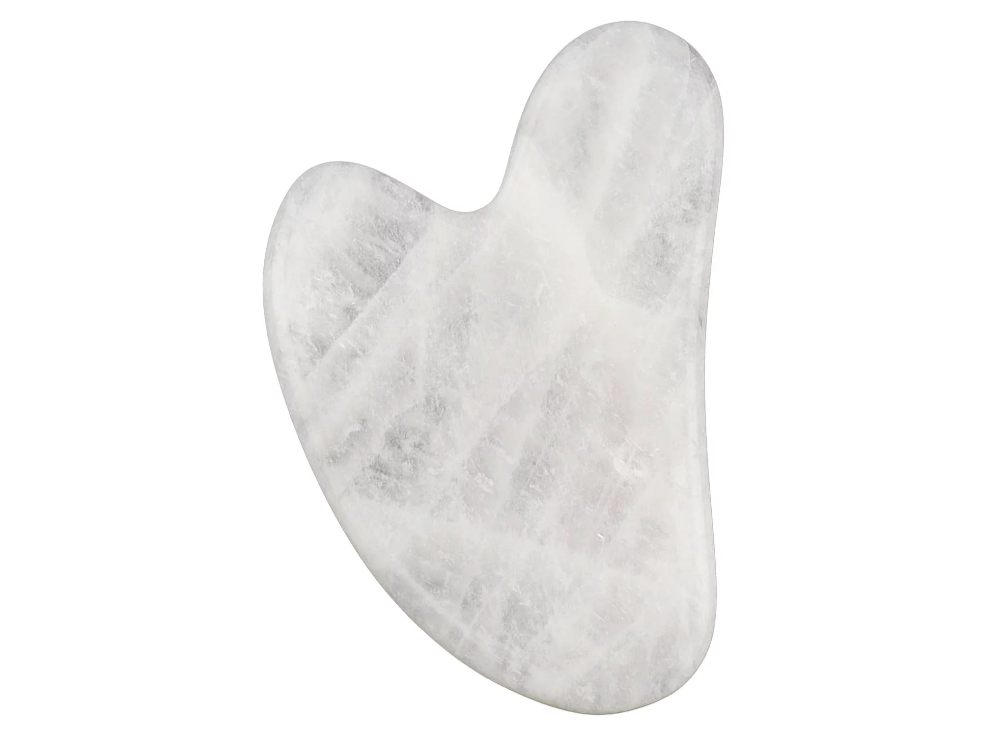 Bergkristall Gua Sha Massagestein in geschwungener Form auf weissem Hintergrund
