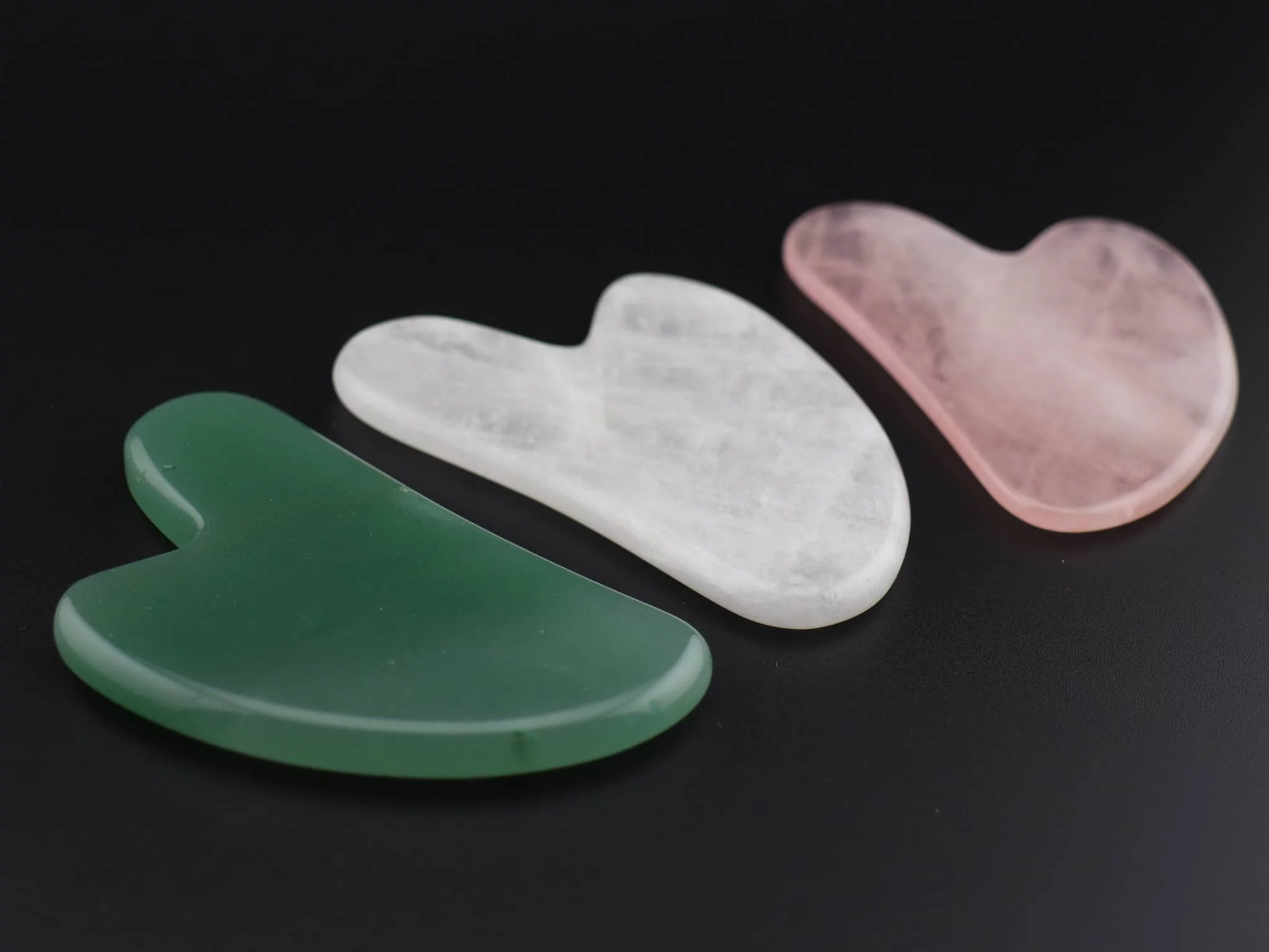 Gua Sha Massagestein Set als Zusammenstellung natürlicher Massagesteine