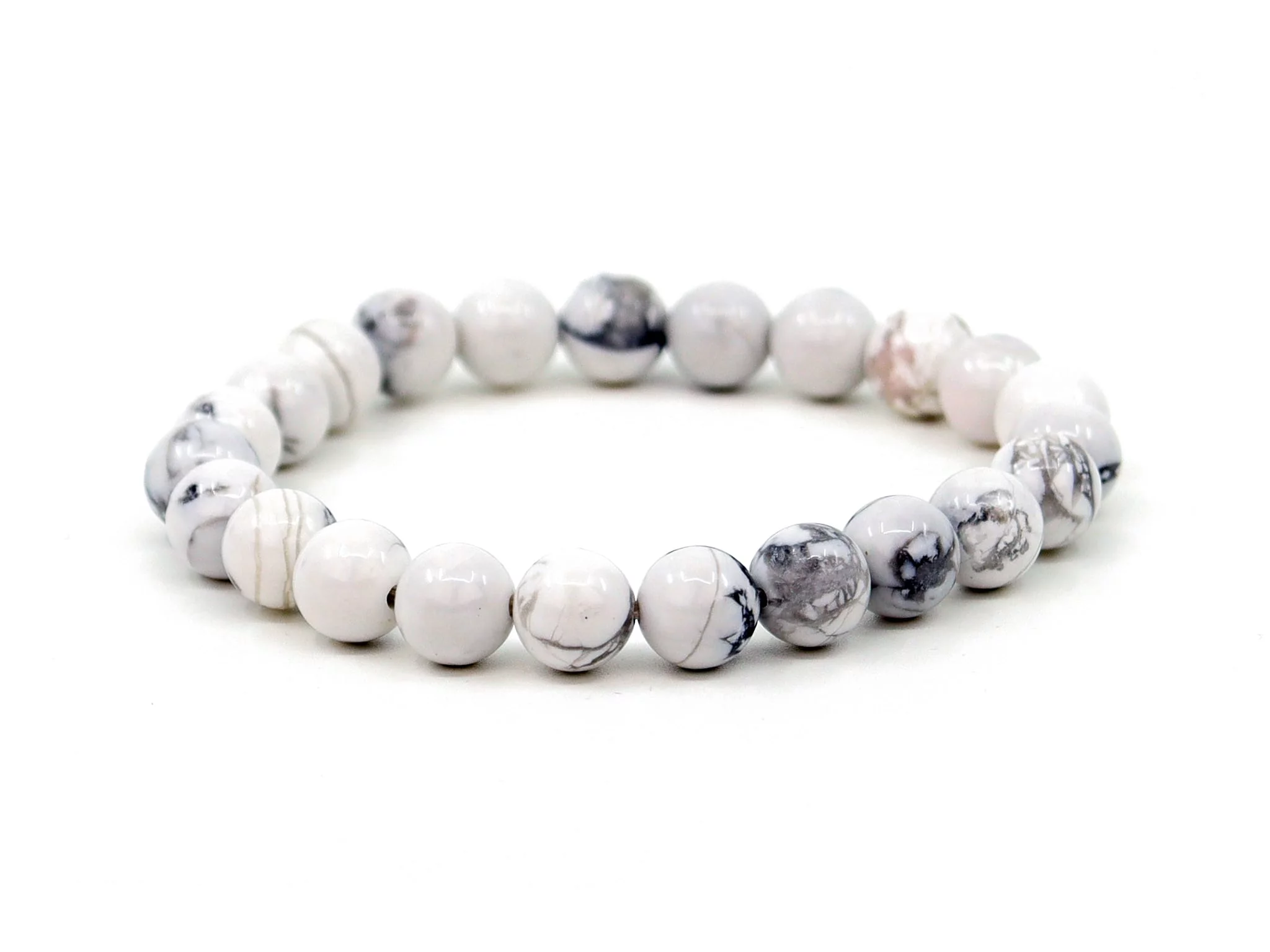 Howlite Edelsteinarmband mit weissen, grau geäderten Kugeln in vollständiger Frontansicht
