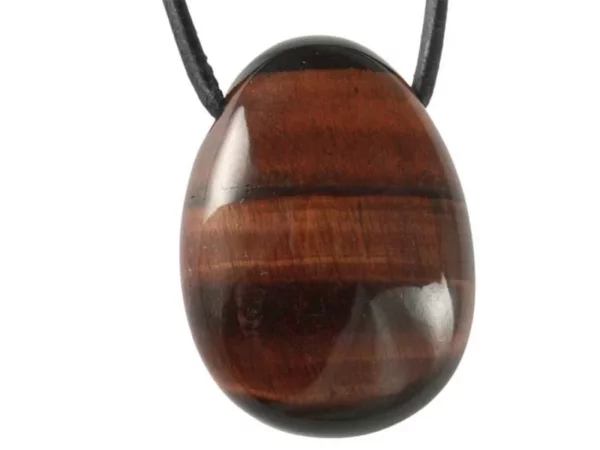 Cat's Eye gemstone pendant with reddish-brown shimmer and black leather cord in close-up