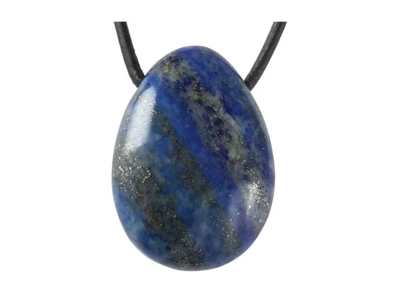 Lapis Lazuli Lochstein Anhänger in tiefem Blau mit schwarzen Halsband vor weissem Hintergrund