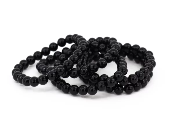 Onyx Edelsteinarmband mit mehreren ineinandergelegten Armbändern und glänzenden schwarzen Kugeln