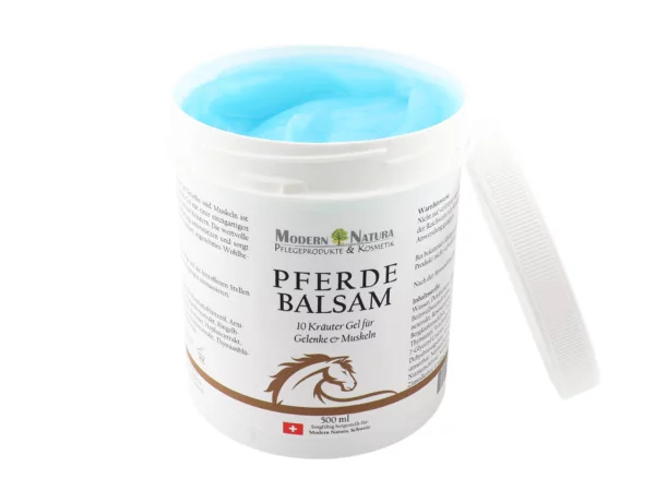 Pferdebalsam Gel in geöffneter weisser Dose mit sichtbarem blauem Gel und Deckel daneben