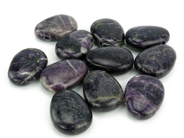 Purple Heart gemstone pendant with various dark violet, drilled natural stones in detail