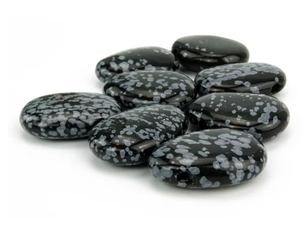 Schneeflockenobsidian Lochsteine mit polierter schwarzer Oberfläche und hellen Einschlüssen
