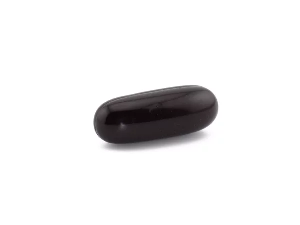 Shilajit Softgel Kapsel einzeln liegend mit glatter, dunkel glänzender Oberfläche
