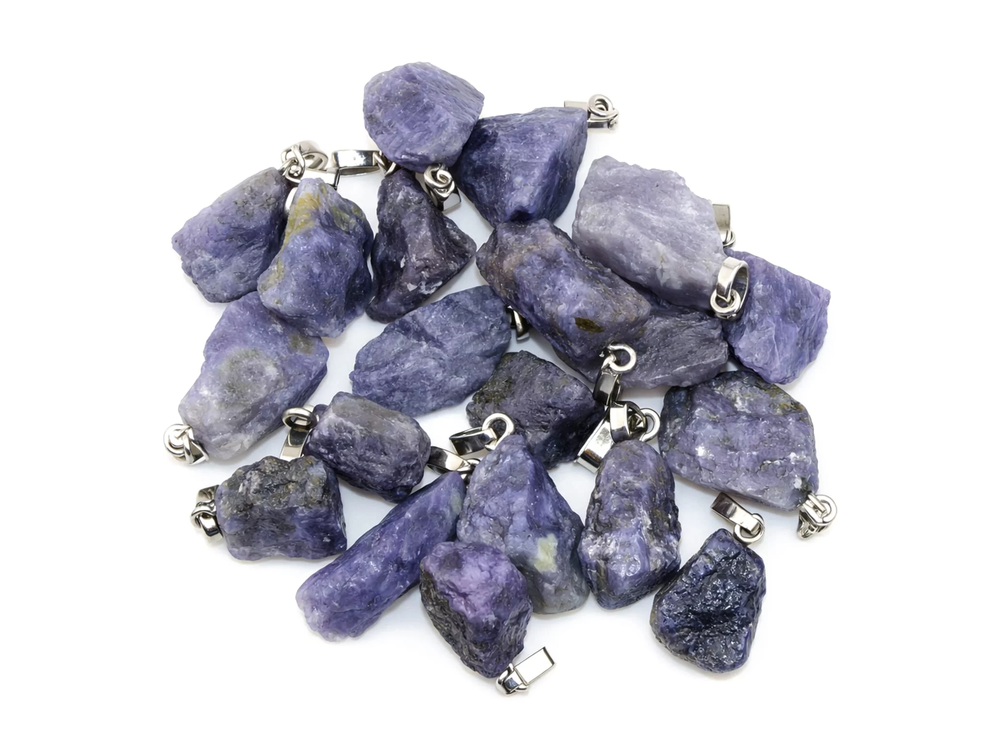 Tansanit Rohstein Anhänger als Auswahl zahlreicher blauvioletter Steine mit Silberösen