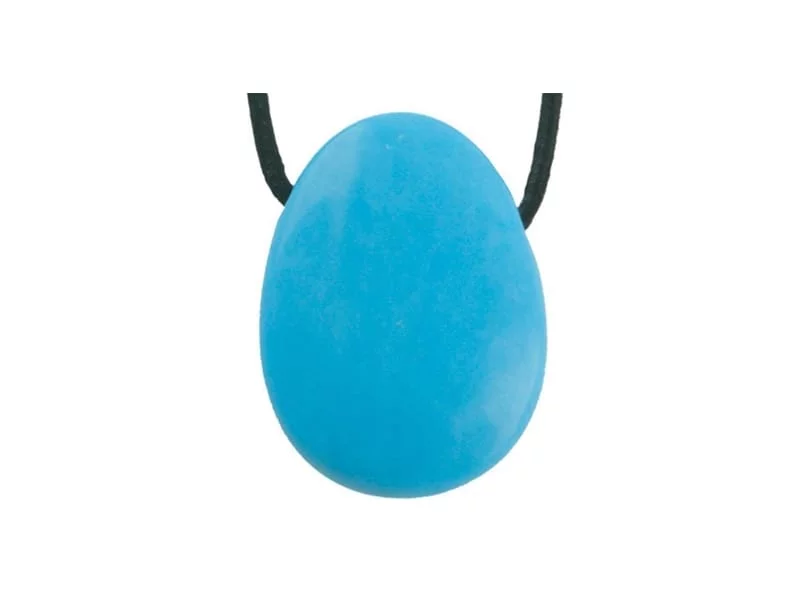 Pendentif en pierre précieuse turquénite comme pierre trouée ovale polie bleue avec cordon en cuir noir