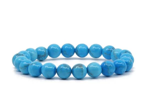 Bracciale in pietra preziosa di turchenite con sfere blu lucide e venature scure su fondo bianco