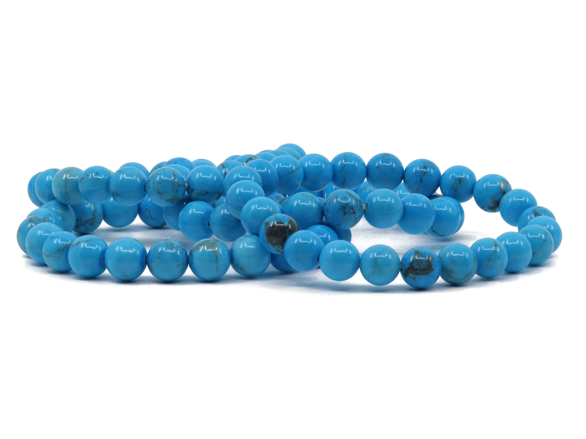 Bracciali in pietra preziosa di turchenite con sfere blu e venature scure uniche, in dettaglio