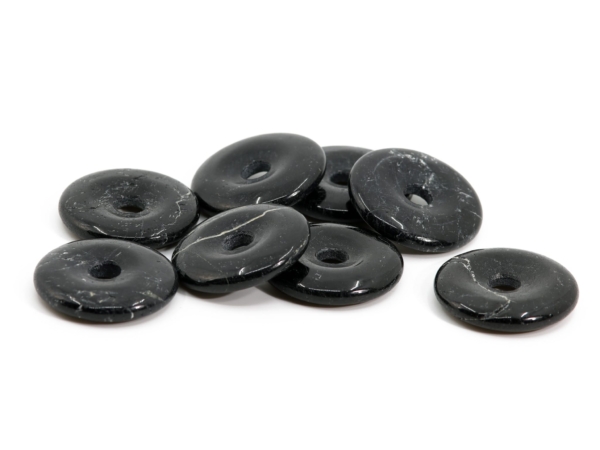 Pendentif donut en tourmaline schörl, sélection de plusieurs pierres donut noires