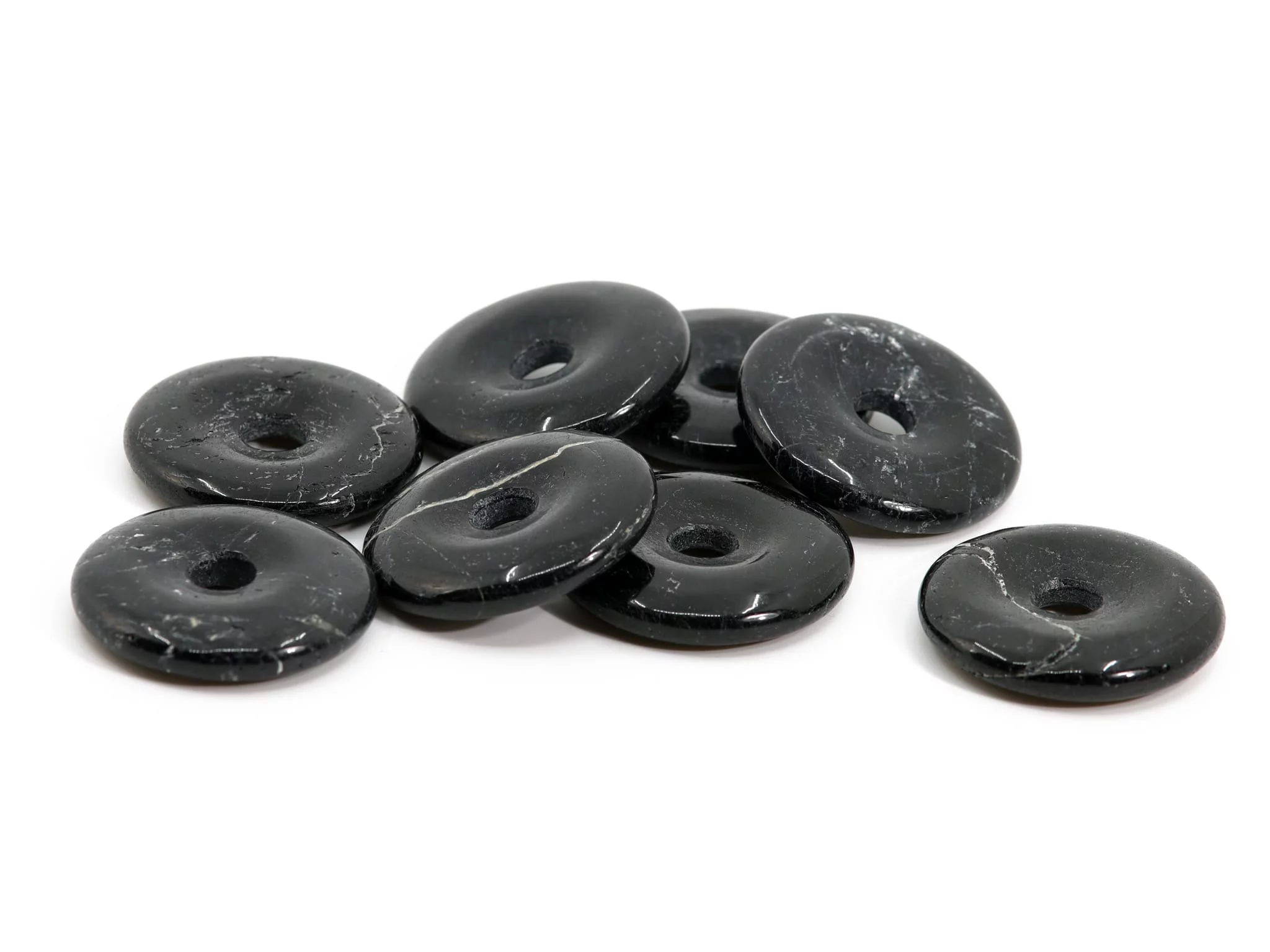 Pendentif donut en tourmaline schörl, sélection de plusieurs pierres donut noires