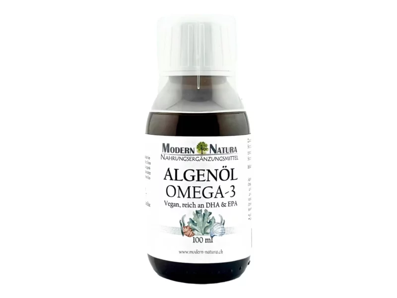 Veganes Omega-3-Algenöl in brauner 100-ml-Glasflasche mit weissem Etikett und Dosierdeckel
