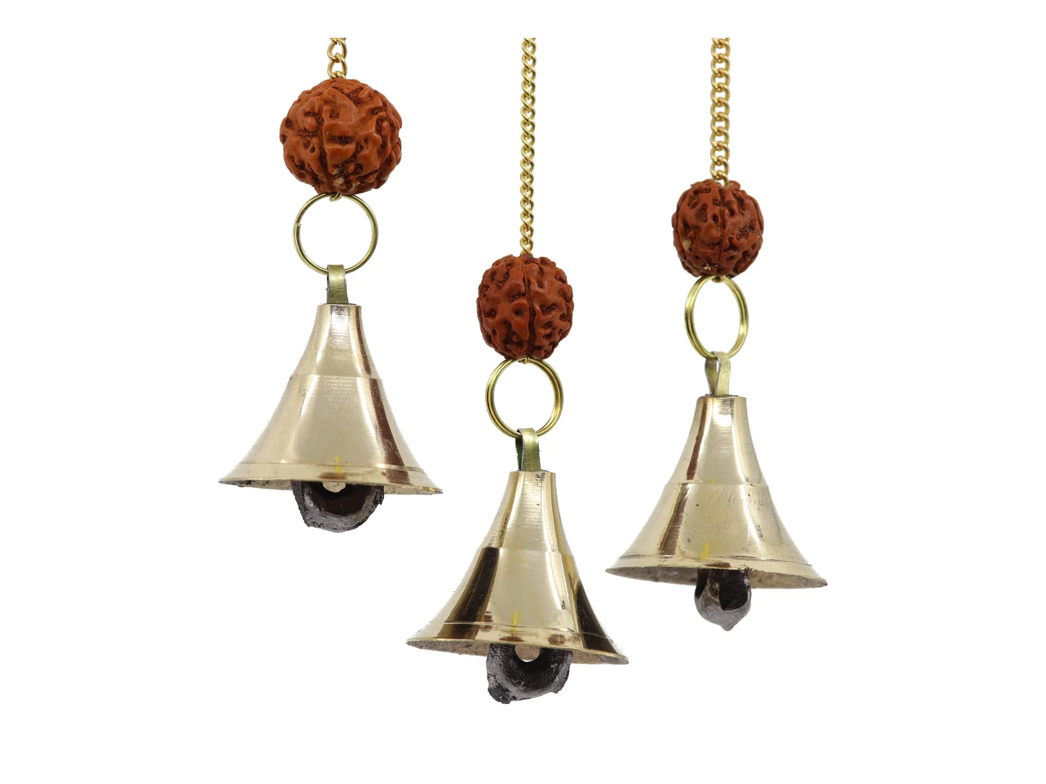 Blume des Lebens Windspiel mit drei glänzenden Messingglöckchen und braunen Rudraksha-Samen im Detail