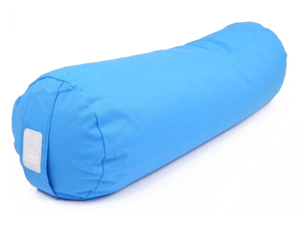 Yogabolster Azur in schräger Seitenansicht mit hellblauem Bezug und sichtbarem Endstück