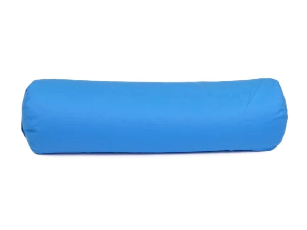Yogabolster Azur als hellblaue Rolle in seitlicher Gesamtansicht auf weissem Hintergrund