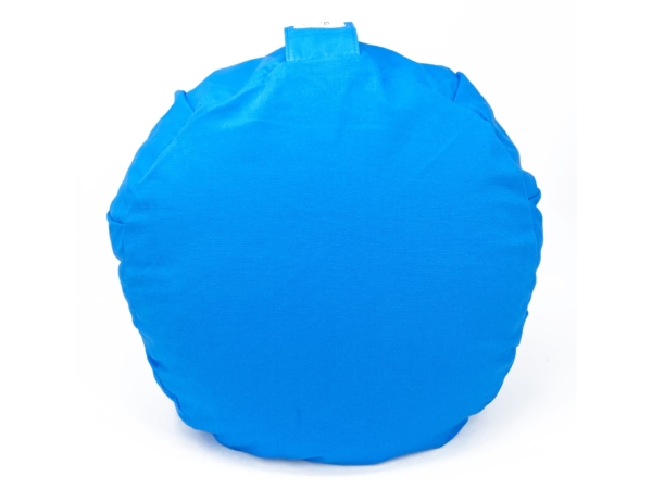 Coussin de yoga Azur en bleu clair, vue arrière avec boucle de transport cousue sur fond blanc