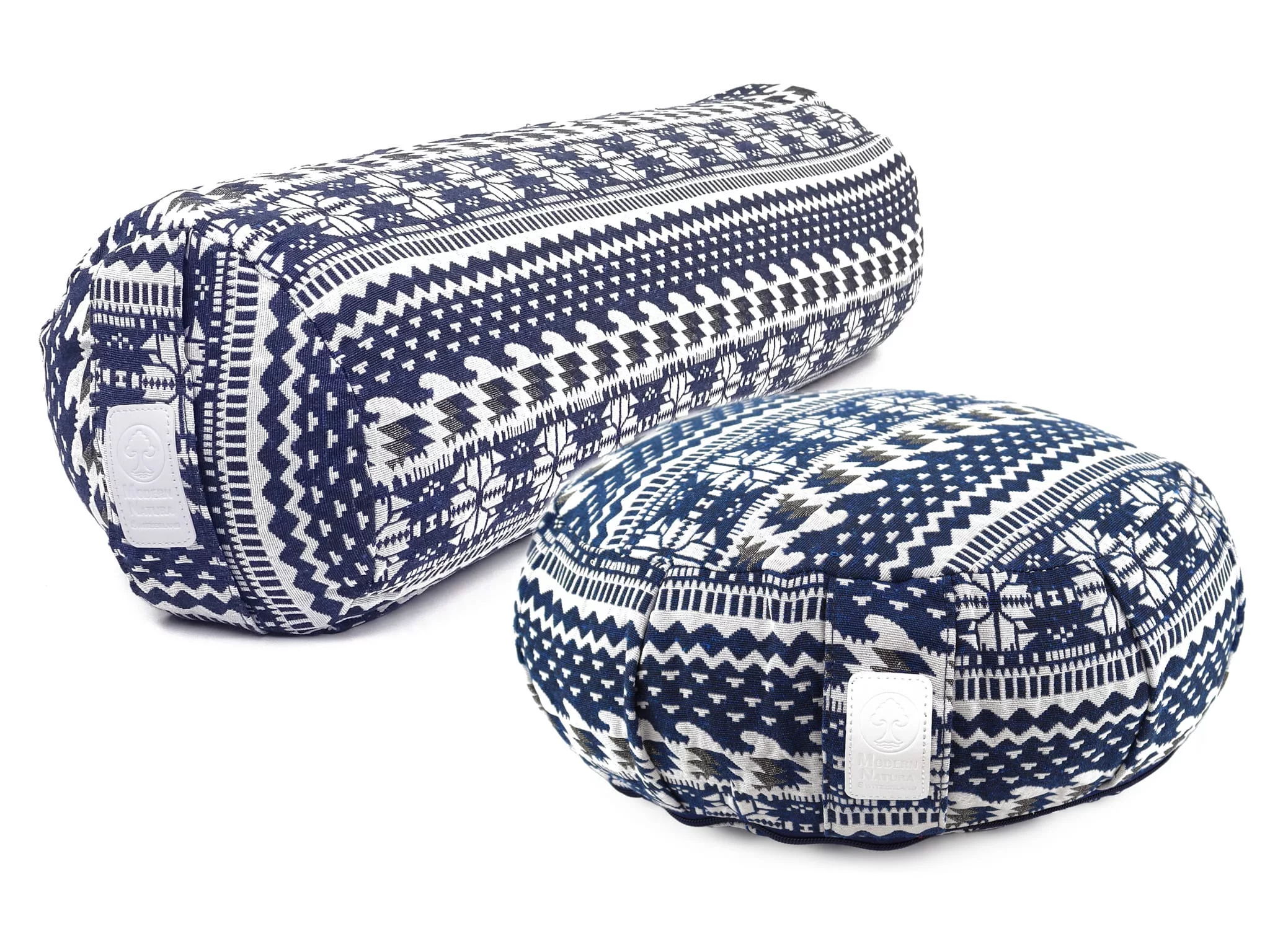 Blue Moon Yoga Set mit rundem Yogakissen und Bolster in blau-weissem Muster auf weissem Hintergrund