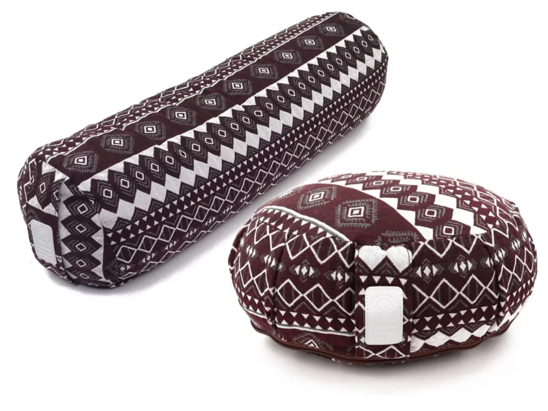 Yoga Set Egypt mit rundem Yogakissen und länglichem Bolster in dunkelrotem Muster