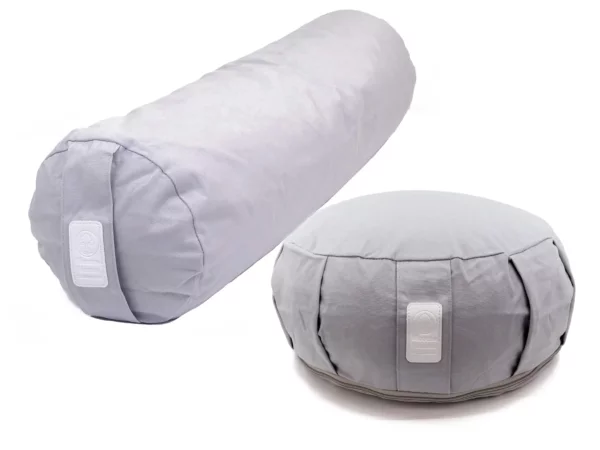 Yoga Set Mouse mit hellgrauem Yogabolster und rundem Yogakissen auf weissem Hintergrund