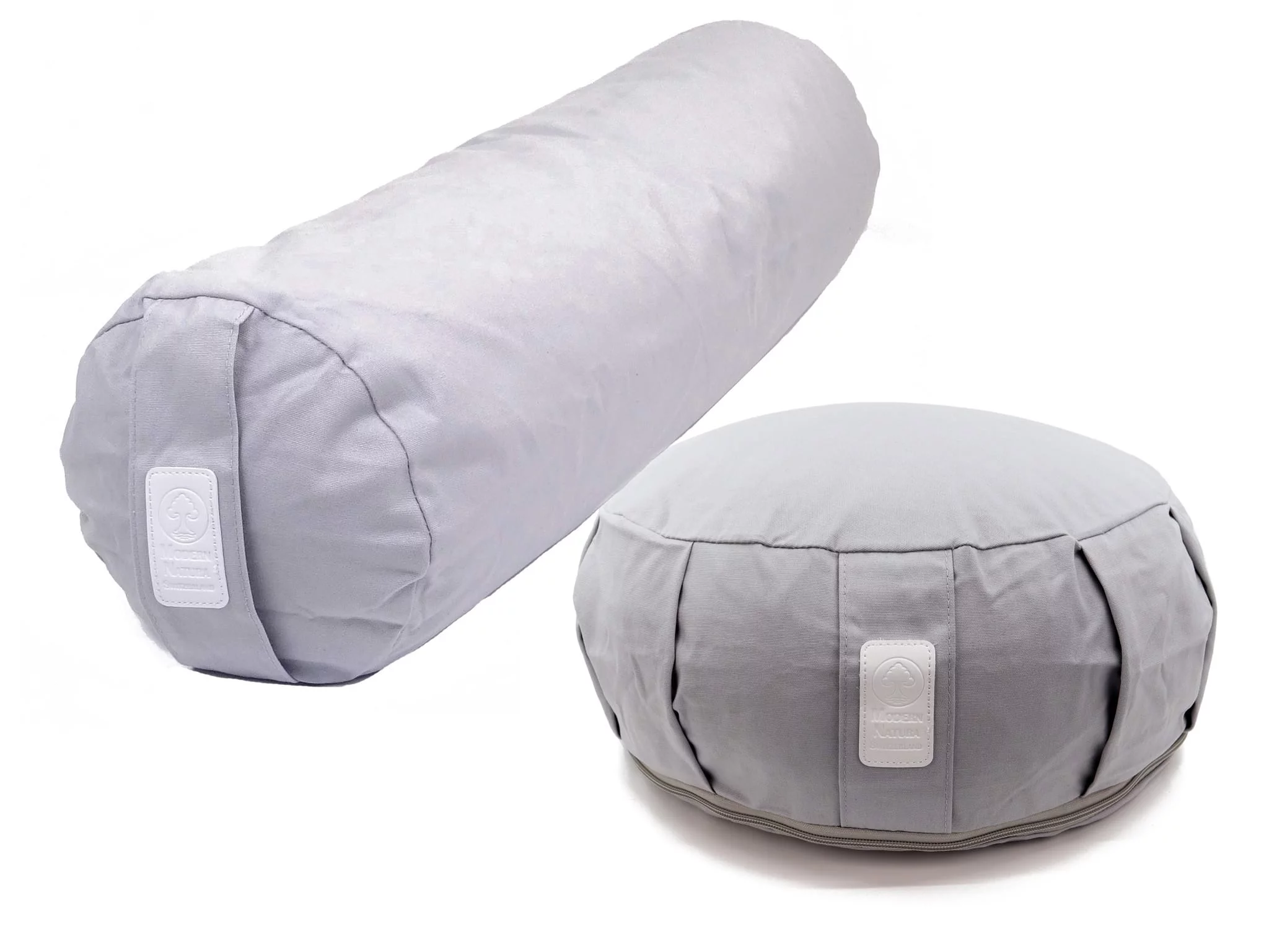 Yoga Set Mouse mit hellgrauem Yogabolster und rundem Yogakissen auf weissem Hintergrund