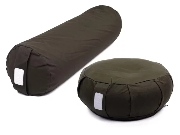 Set de yoga Vulcano avec coussin de yoga rond et bolster de yoga allongé en gris foncé sur fond blanc