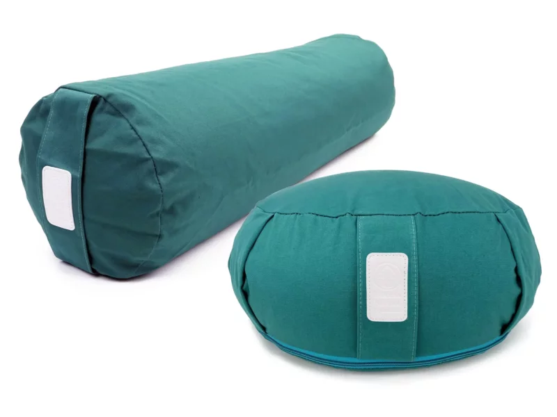 Yoga Set Waldlichtung mit grünem Yogakissen und Yogabolster in runder Form auf weissem Hintergrund